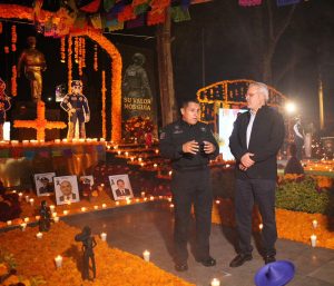Con altares de Día de Muertos, honra Bedolla memoria de elementos caídos de la Guardia Civil.